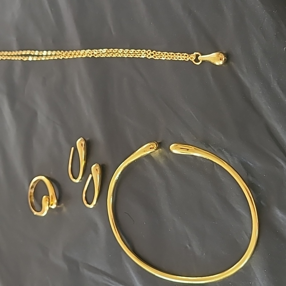 Kit plated gold contemporain stuning!